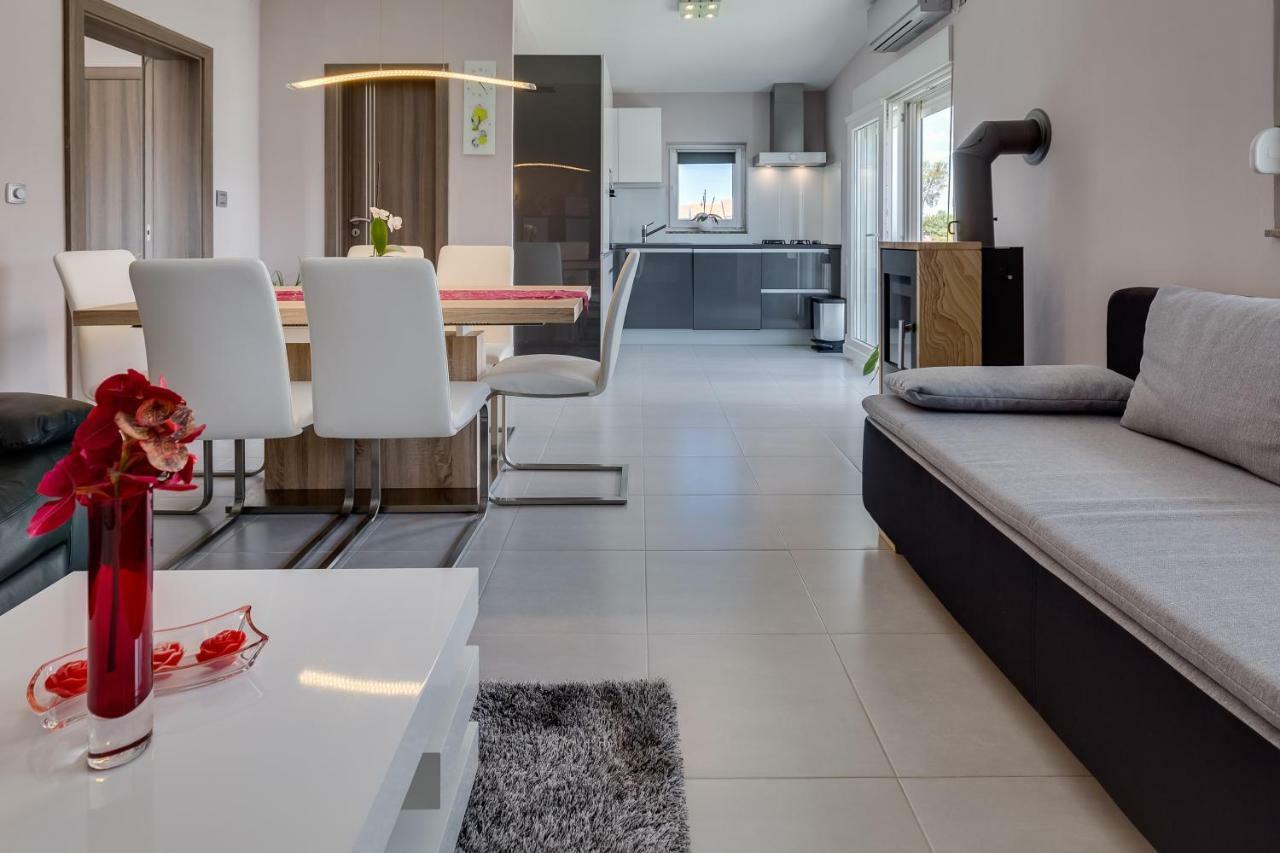 Modern And Spacious Apartment Bibinje Exterior foto