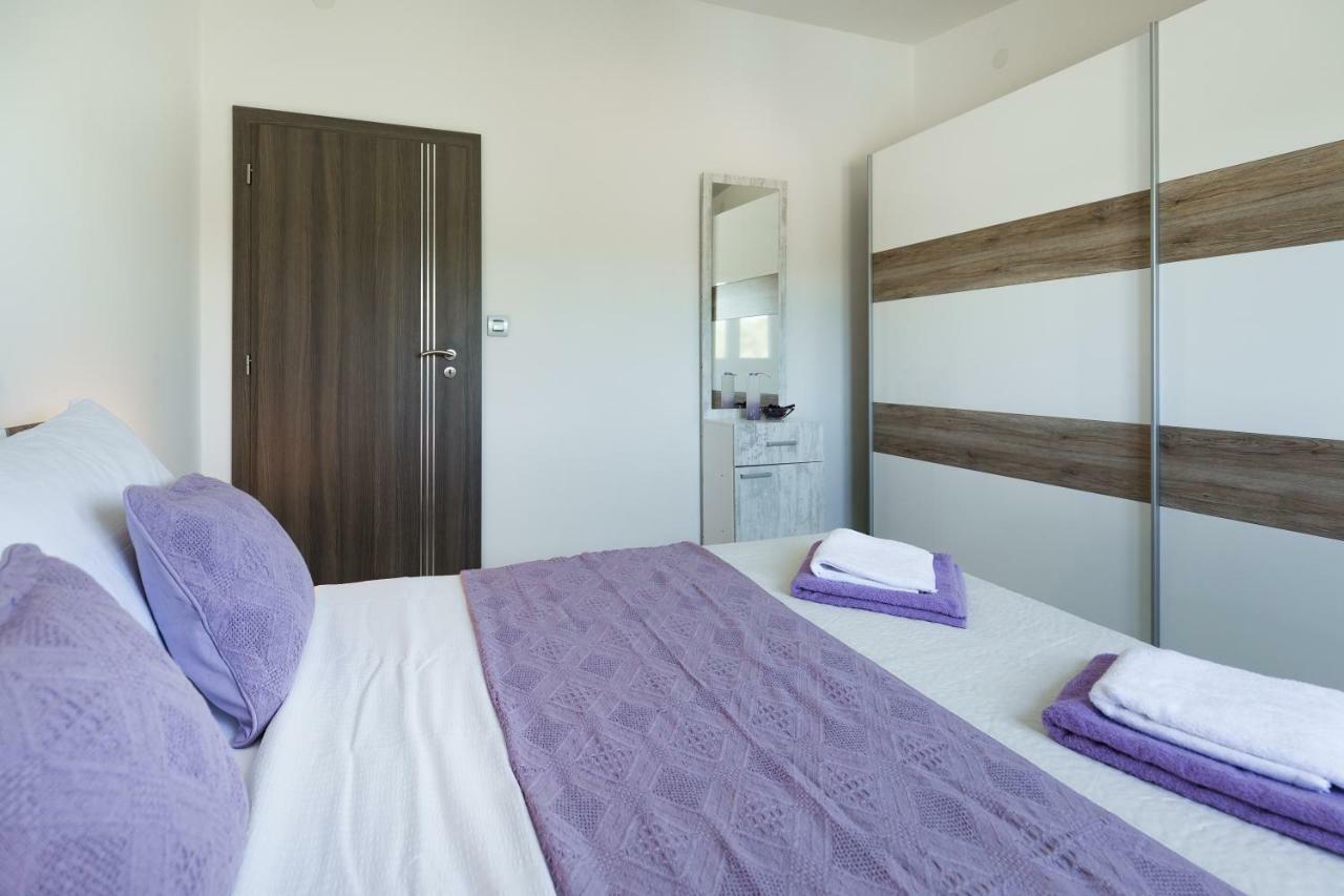 Modern And Spacious Apartment Bibinje Exterior foto