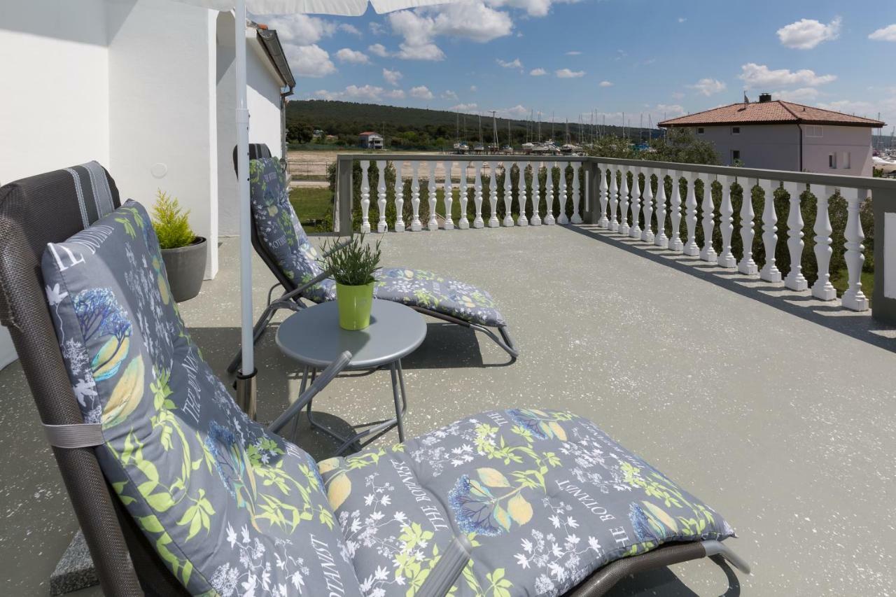 Modern And Spacious Apartment Bibinje Exterior foto