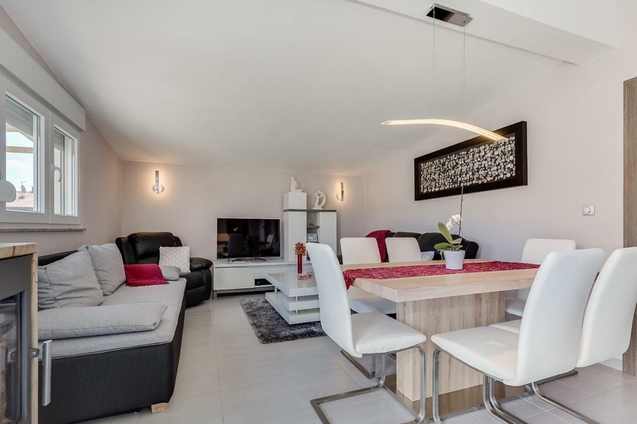 Modern And Spacious Apartment Bibinje Exterior foto